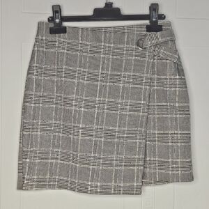 H&M Gray Plaid Houndstooth Fauz Wrap Asymmetric Mini Skirt Metal Ring  8 Preppy